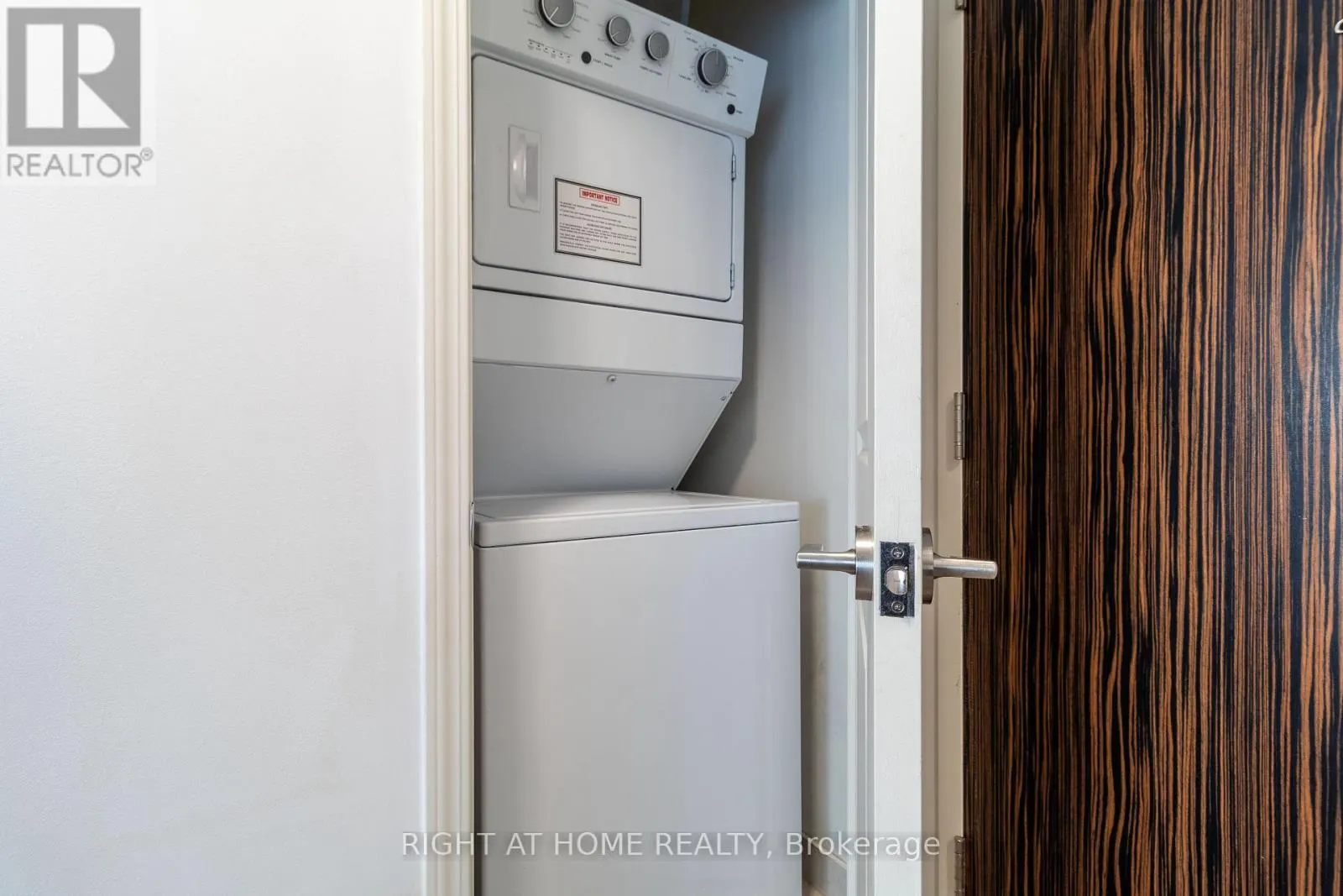 511 - 349 RATHBURN ROAD W