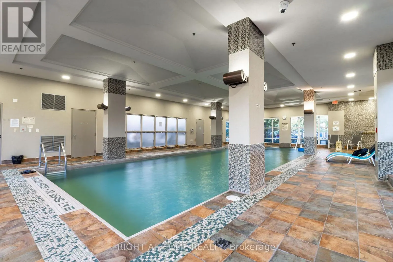 511 - 349 RATHBURN ROAD W