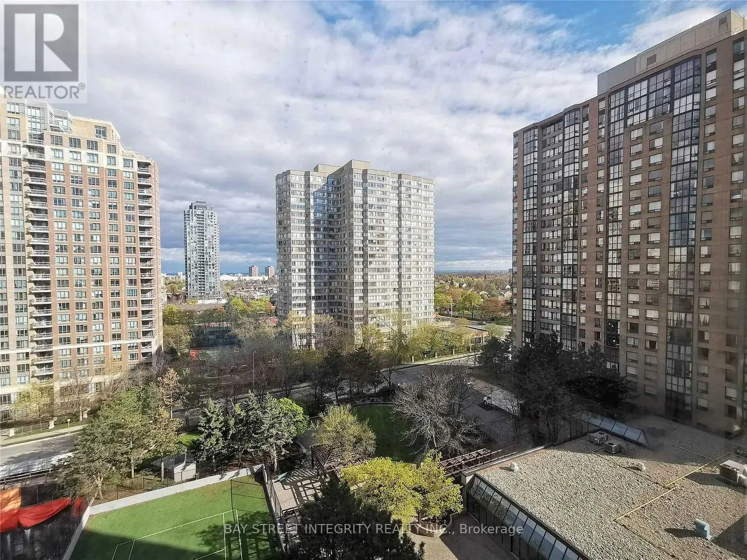 1011 - 265 ENFIELD PLACE