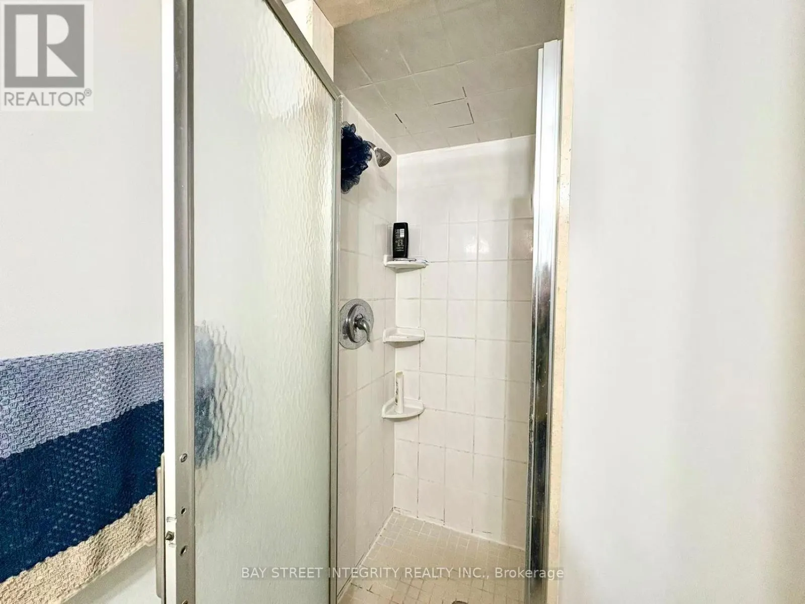 1011 - 265 ENFIELD PLACE