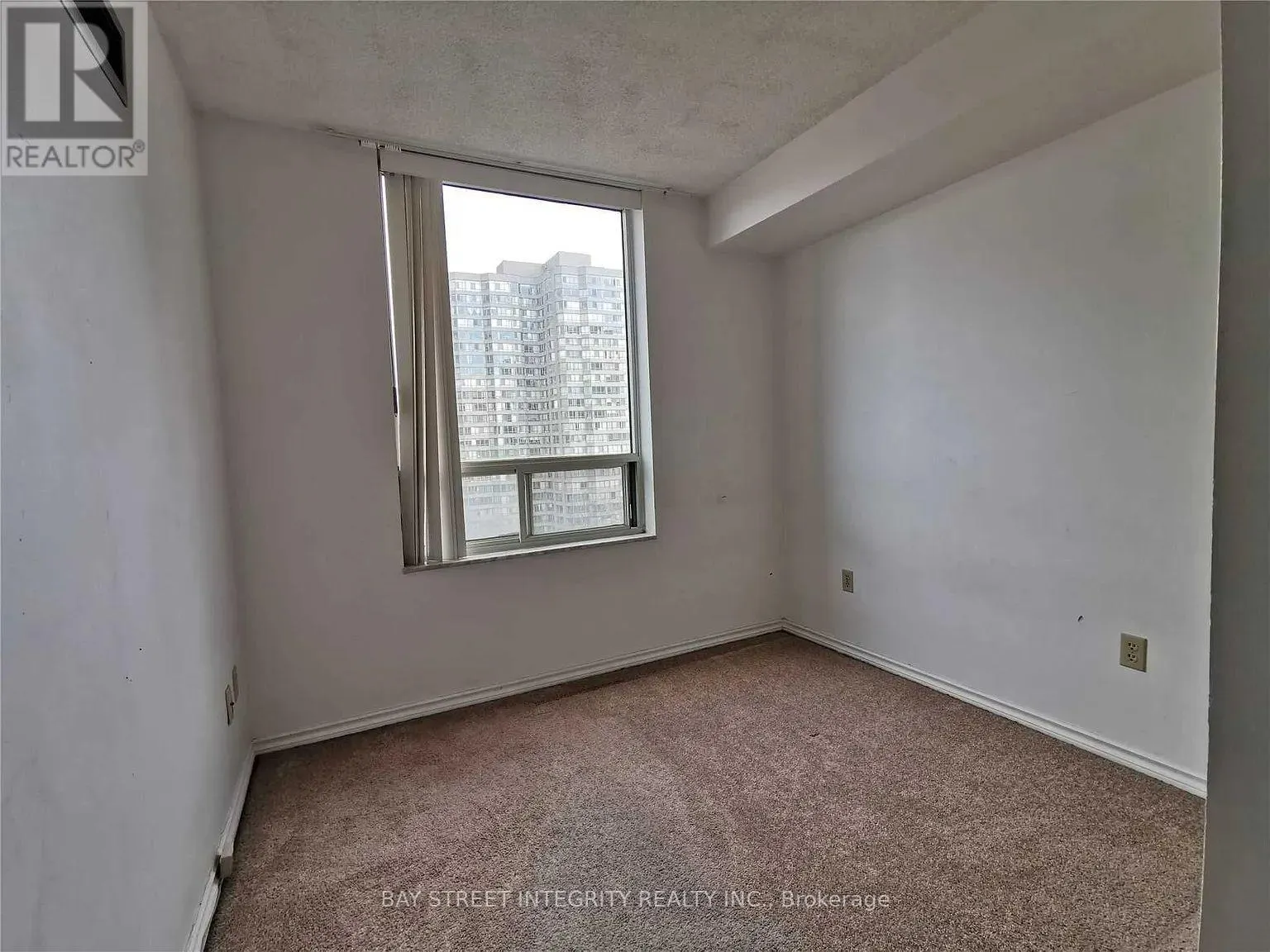 1011 - 265 ENFIELD PLACE