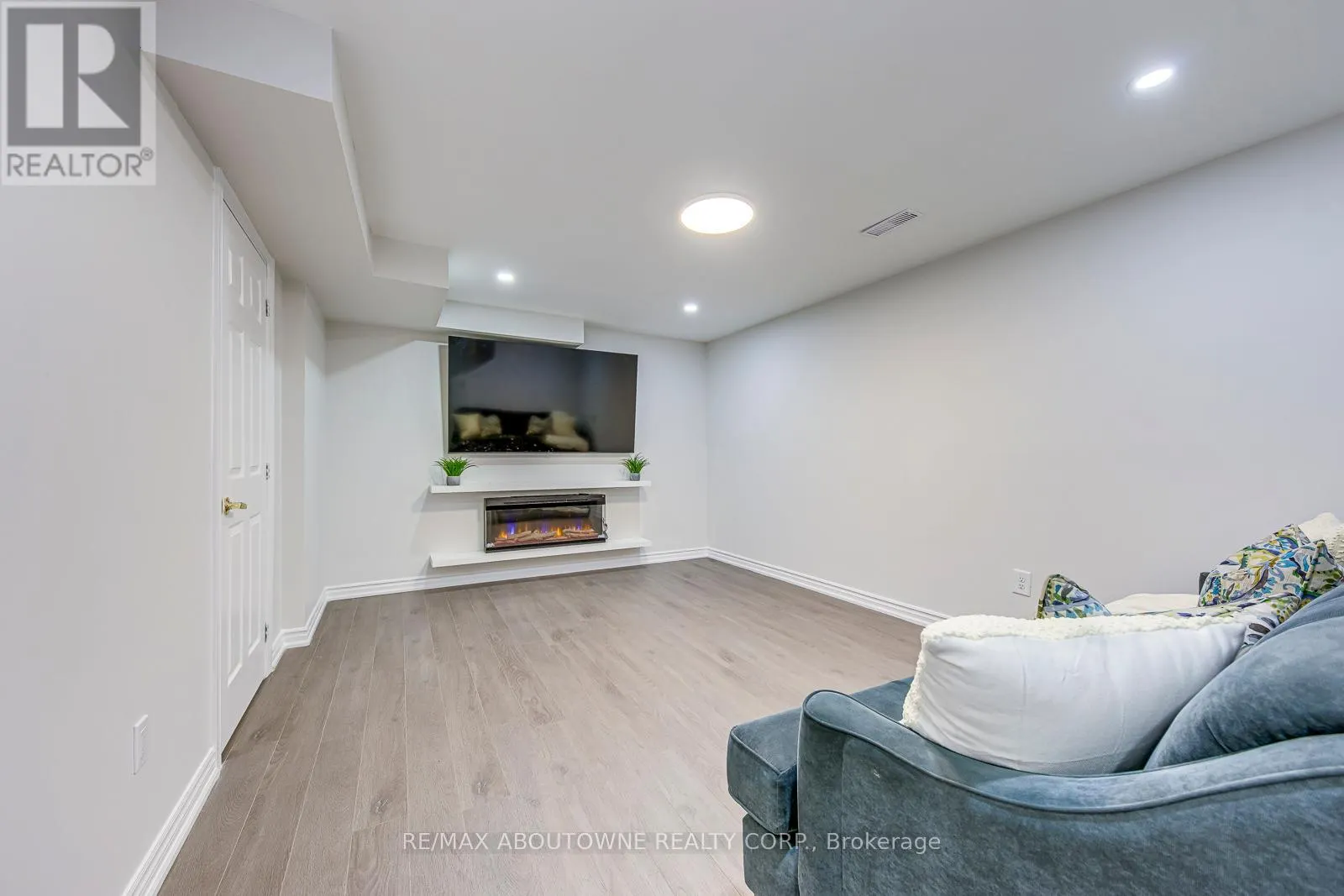 3100 ROBERT BROWN BOULEVARD