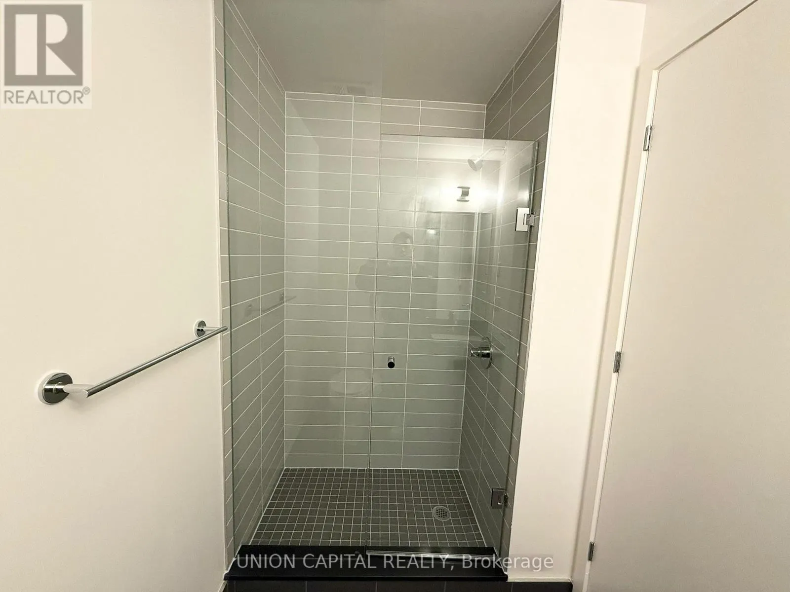 704 - 3071 TRAFALGAR ROAD