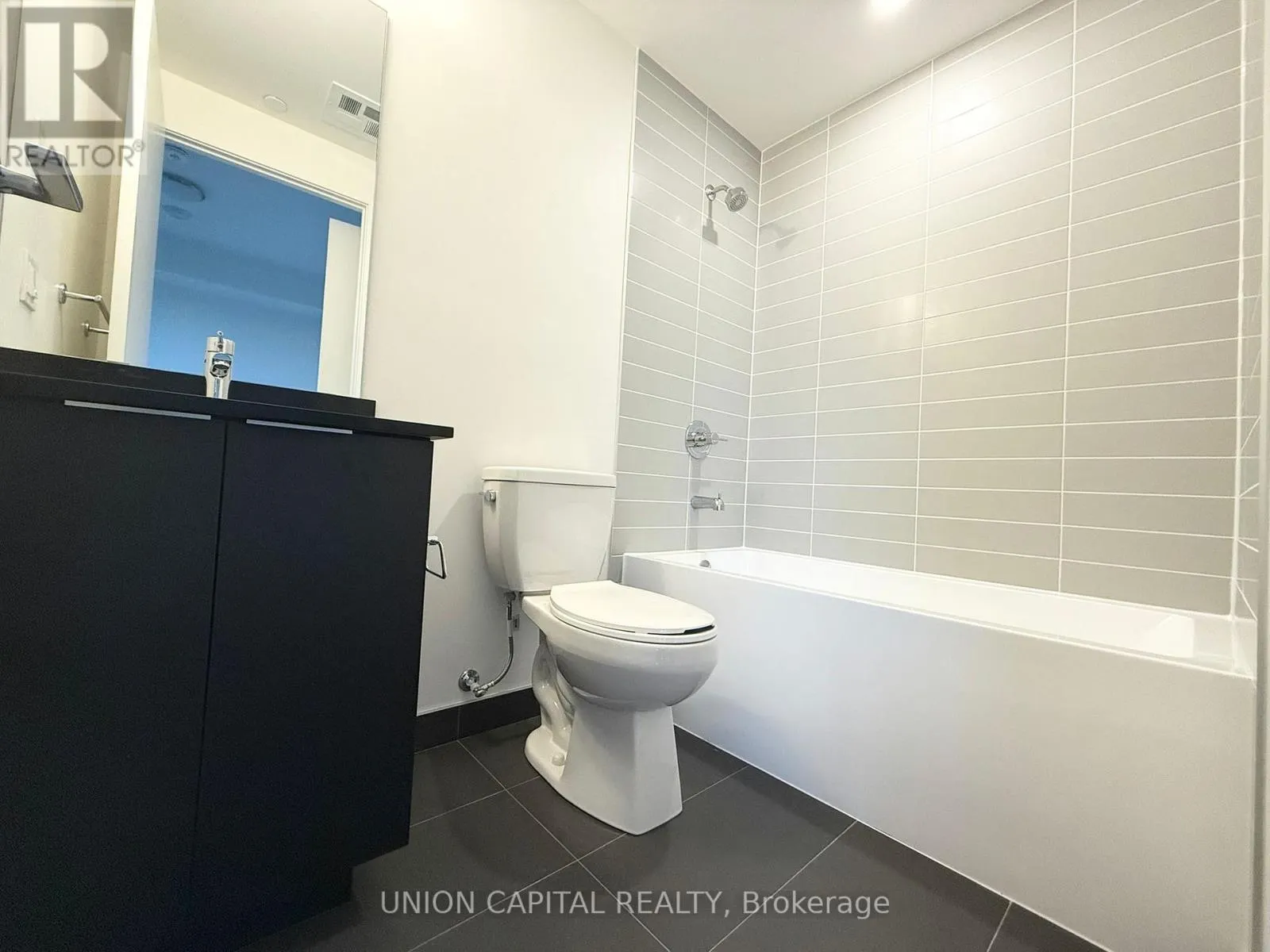 704 - 3071 TRAFALGAR ROAD