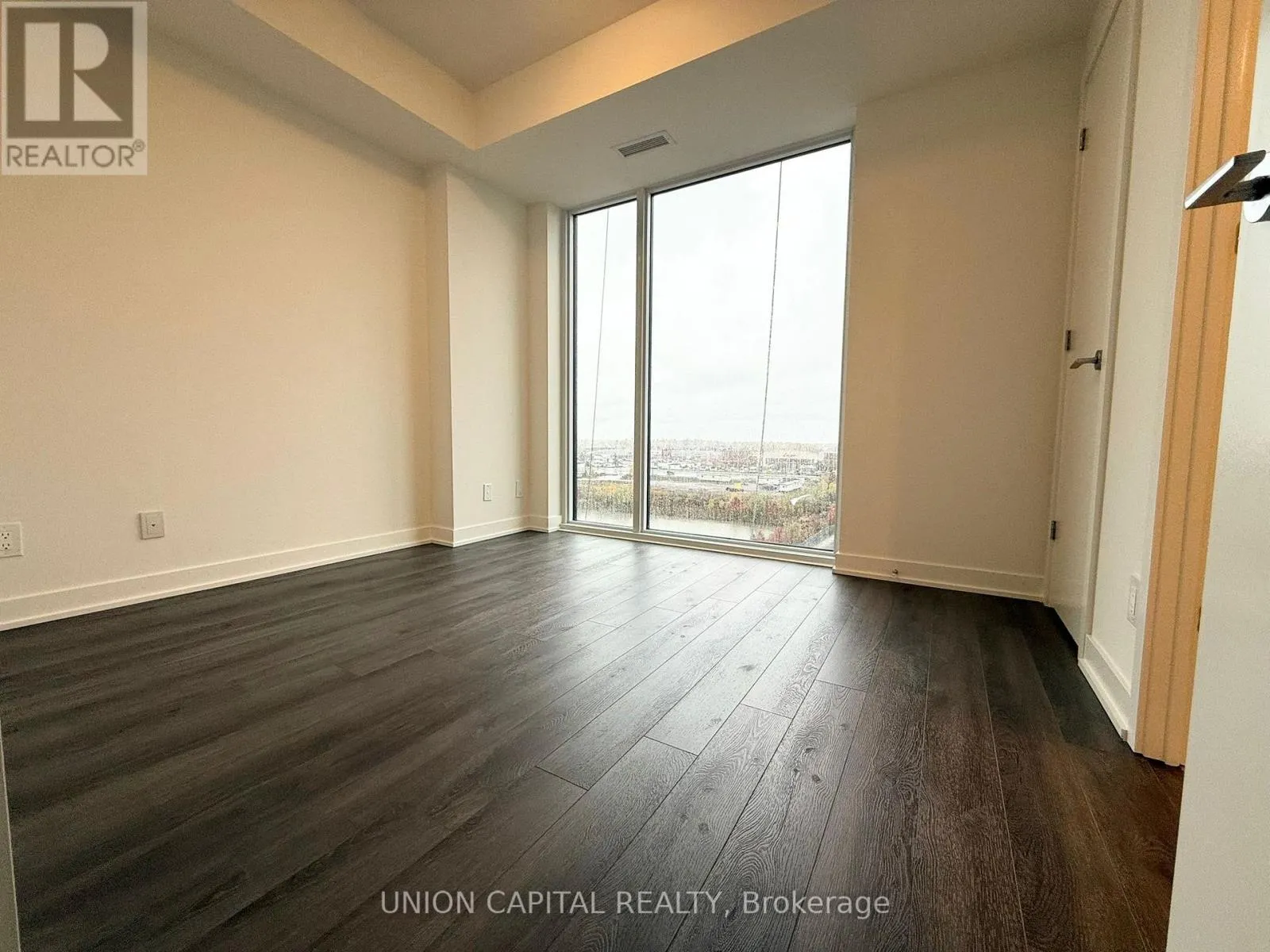 704 - 3071 TRAFALGAR ROAD