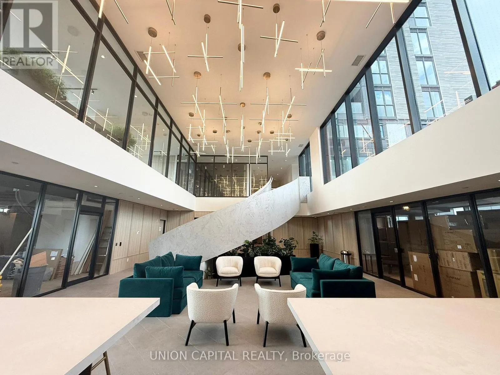 704 - 3071 TRAFALGAR ROAD