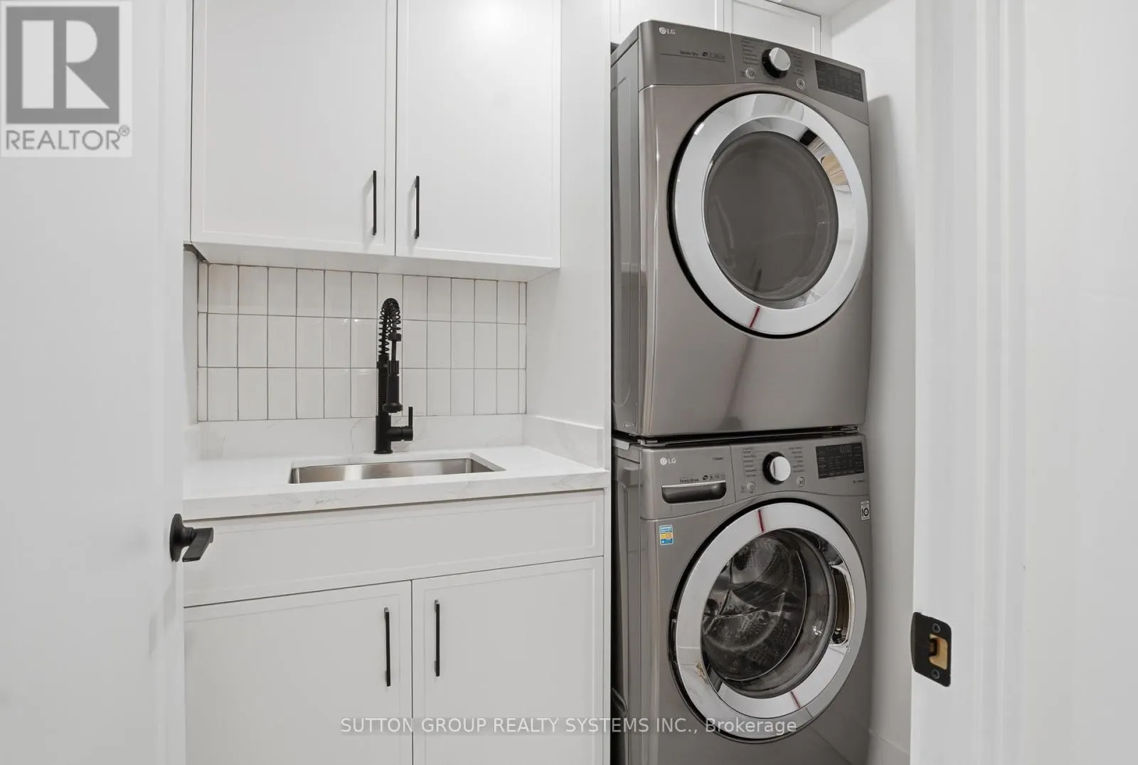 904 - 65 SOUTHPORT STREET