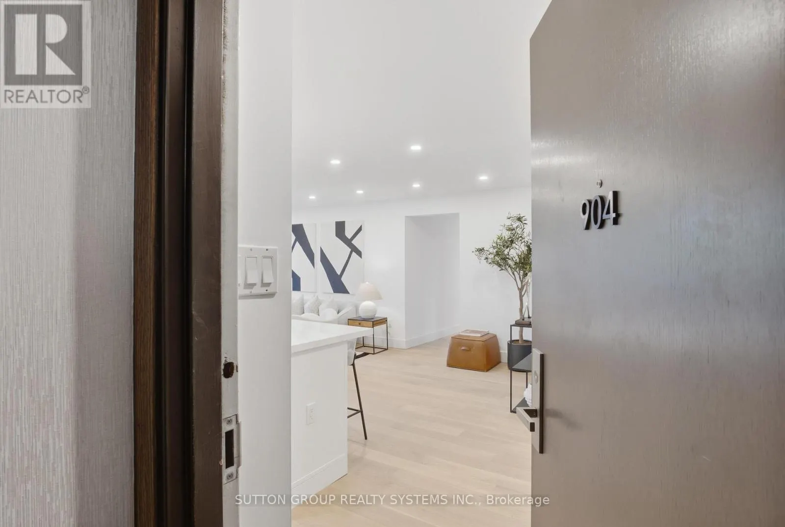 904 - 65 SOUTHPORT STREET