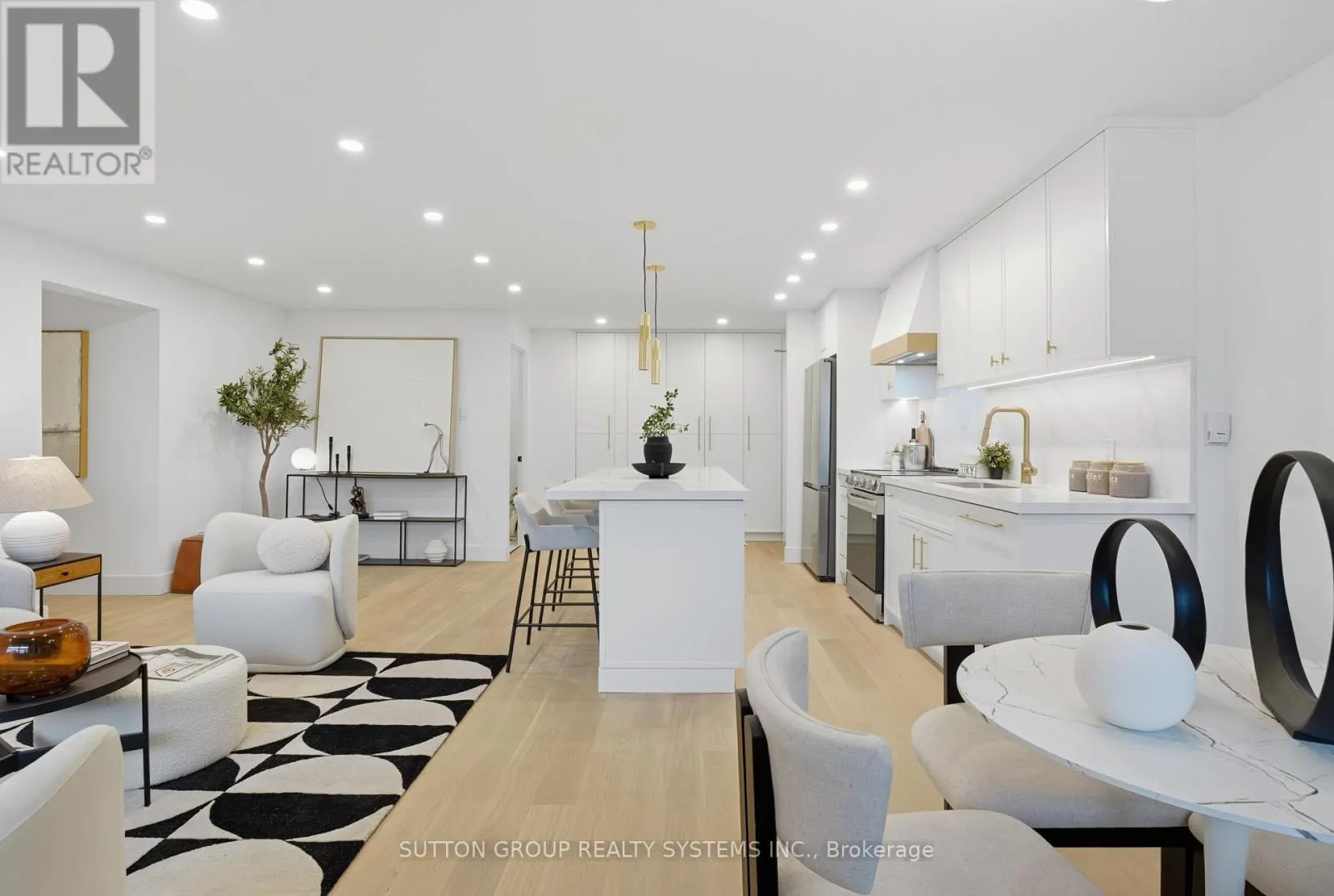 904 - 65 SOUTHPORT STREET