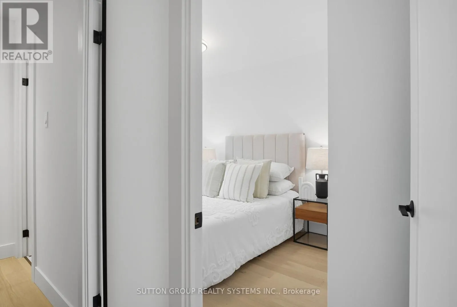 904 - 65 SOUTHPORT STREET