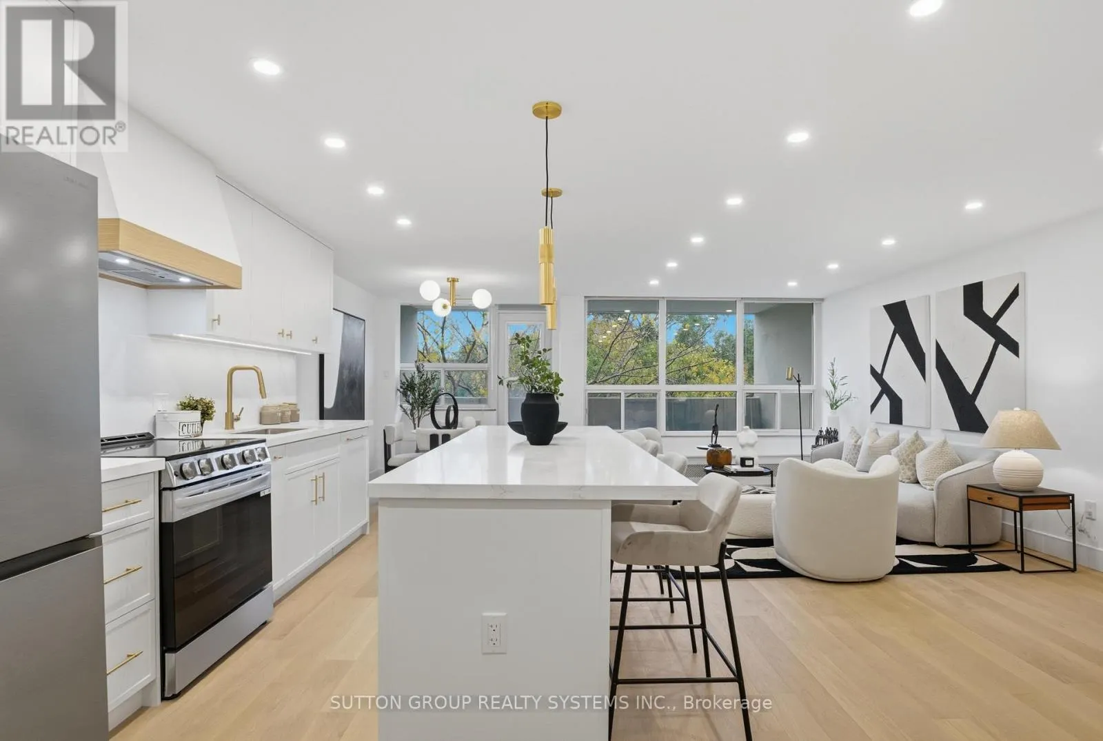 904 - 65 SOUTHPORT STREET