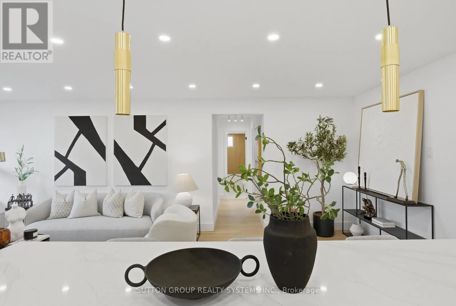 904 - 65 SOUTHPORT STREET