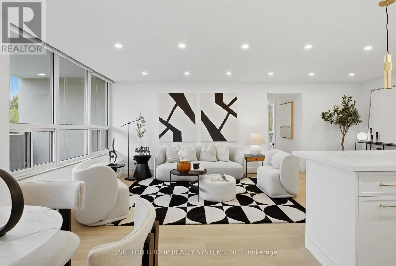 904 - 65 SOUTHPORT STREET