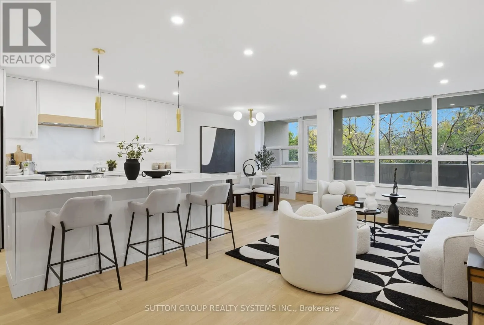 904 - 65 SOUTHPORT STREET