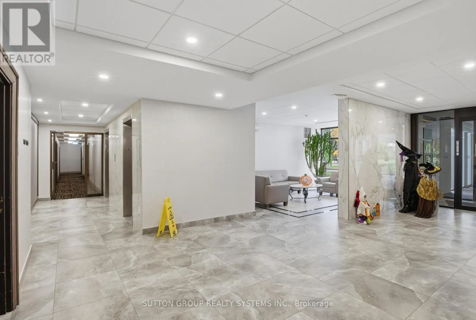 904 - 65 SOUTHPORT STREET