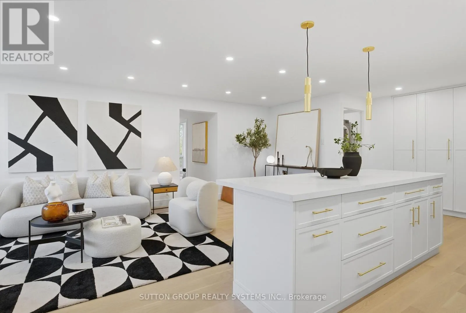 904 - 65 SOUTHPORT STREET