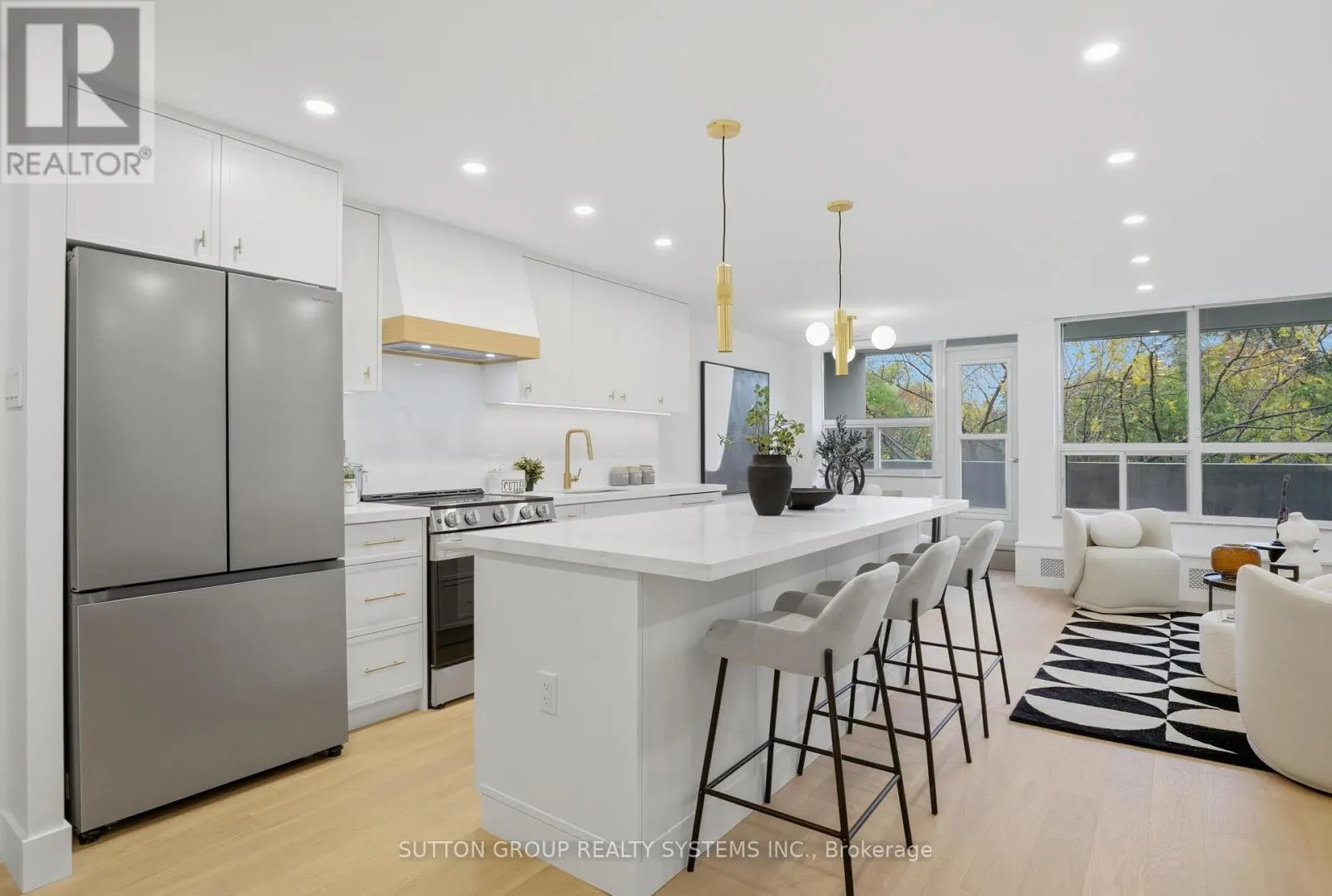 904 - 65 SOUTHPORT STREET