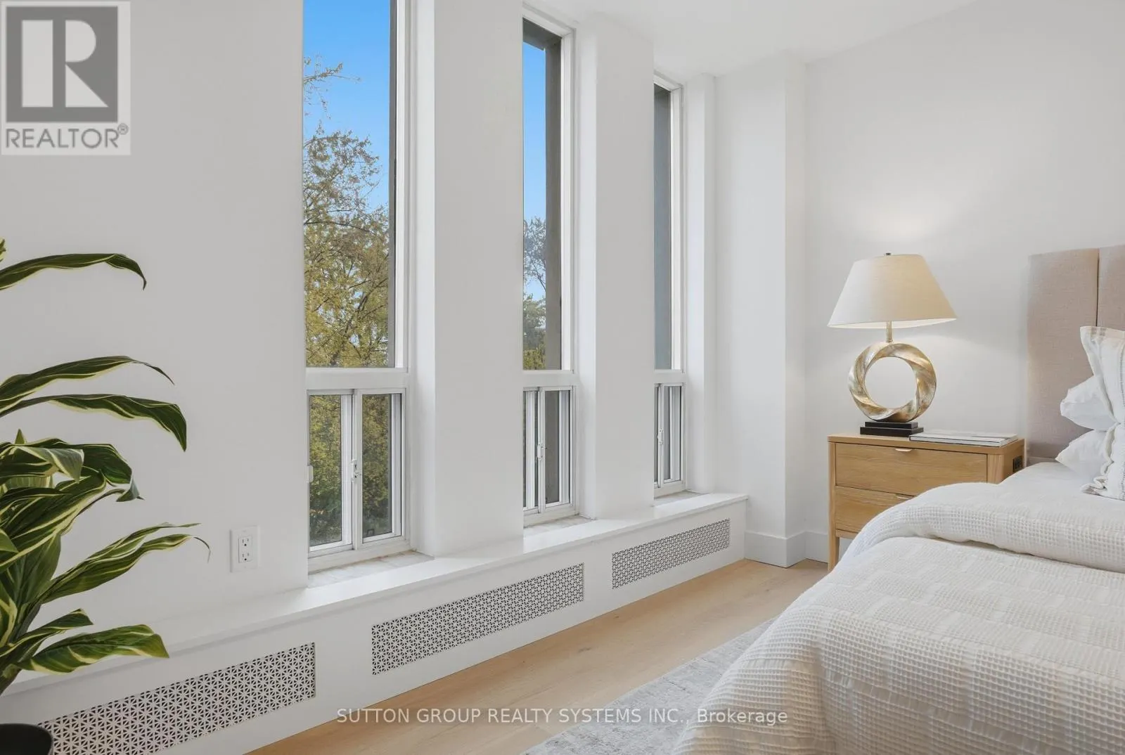 904 - 65 SOUTHPORT STREET