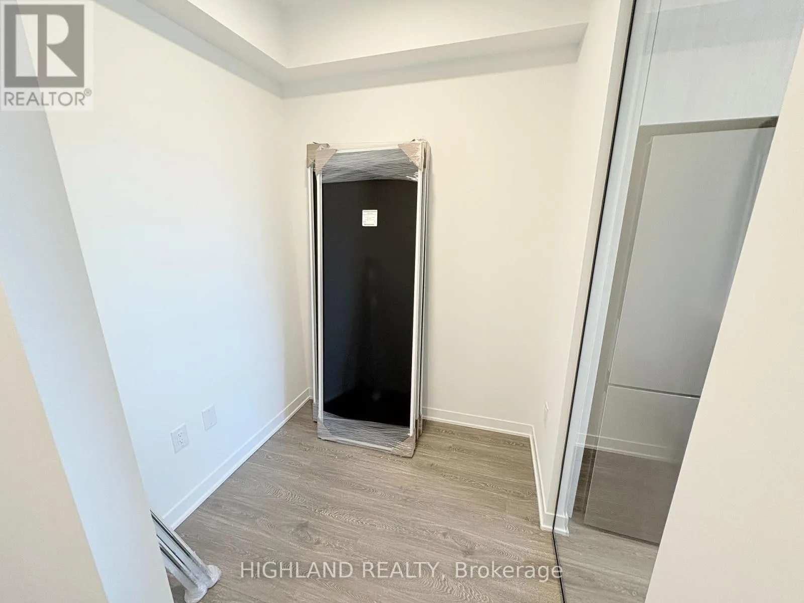 2612 - 2495 EGLINTON AVENUE W