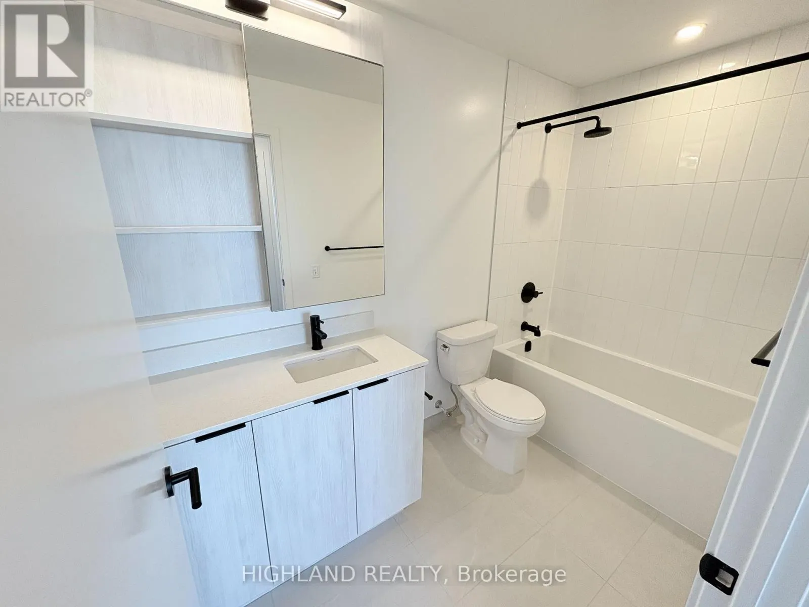 2612 - 2495 EGLINTON AVENUE W