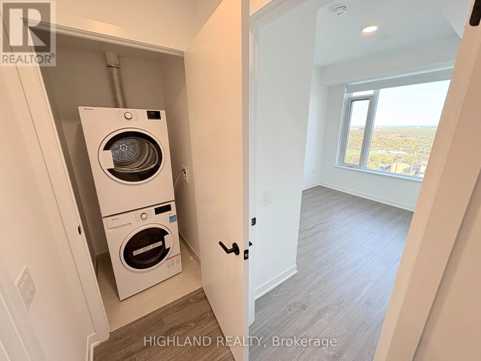 2612 - 2495 EGLINTON AVENUE W