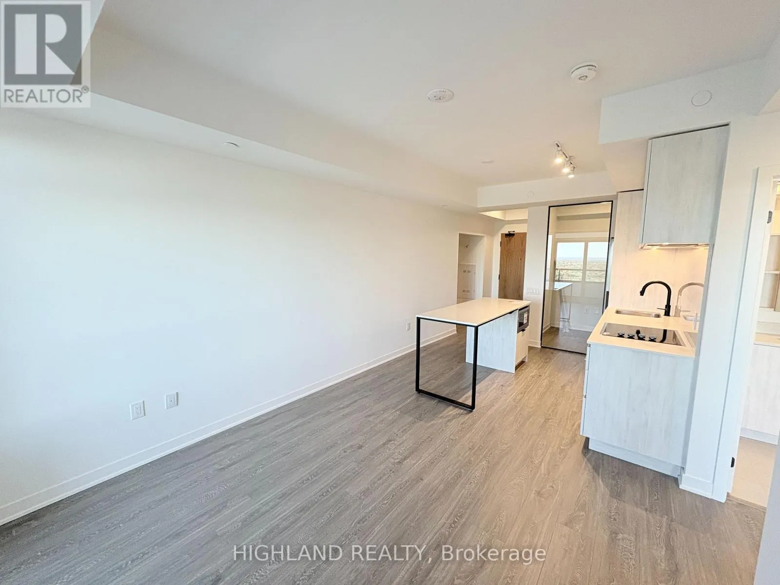 2612 - 2495 EGLINTON AVENUE W