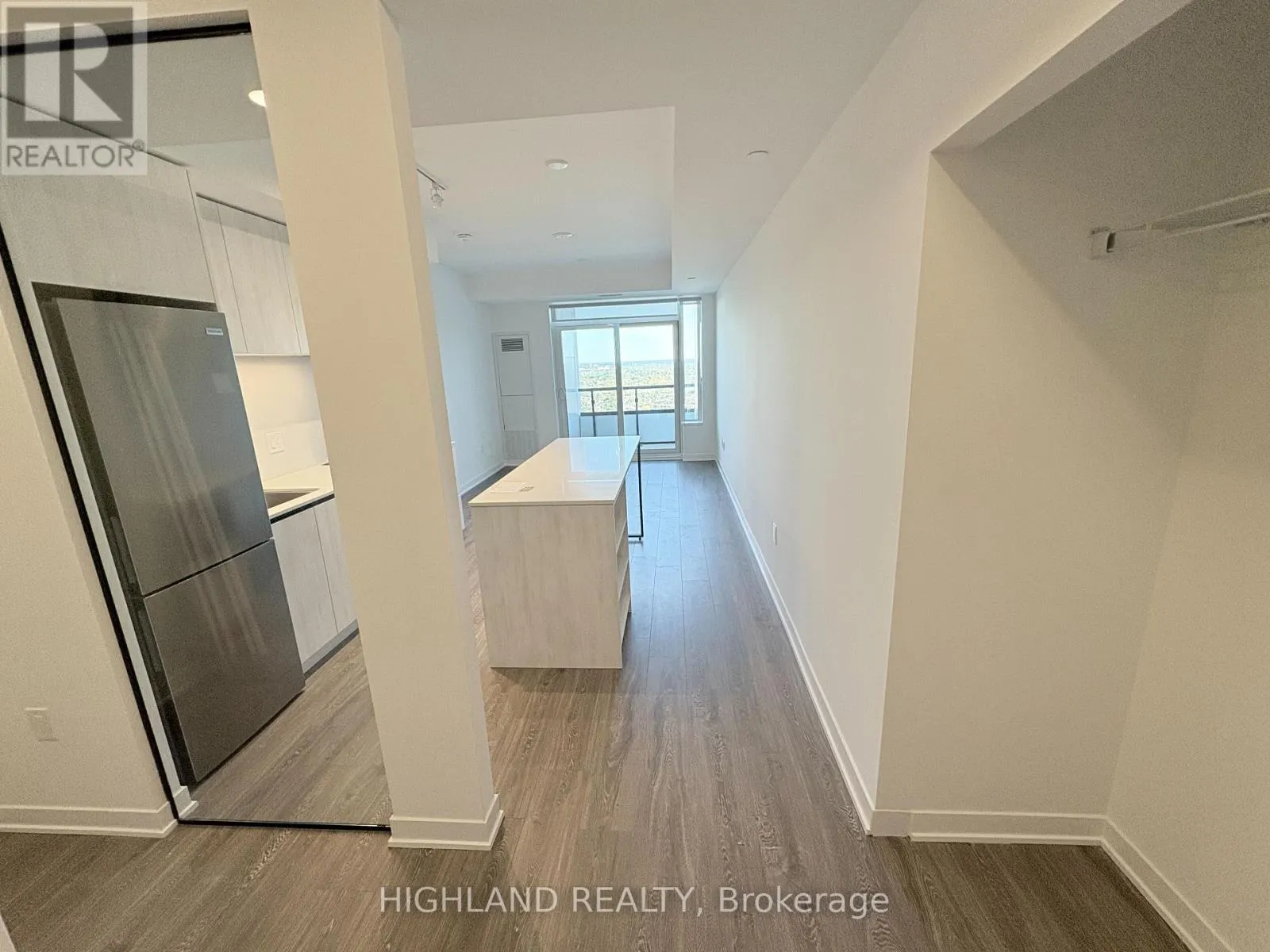 2612 - 2495 EGLINTON AVENUE W