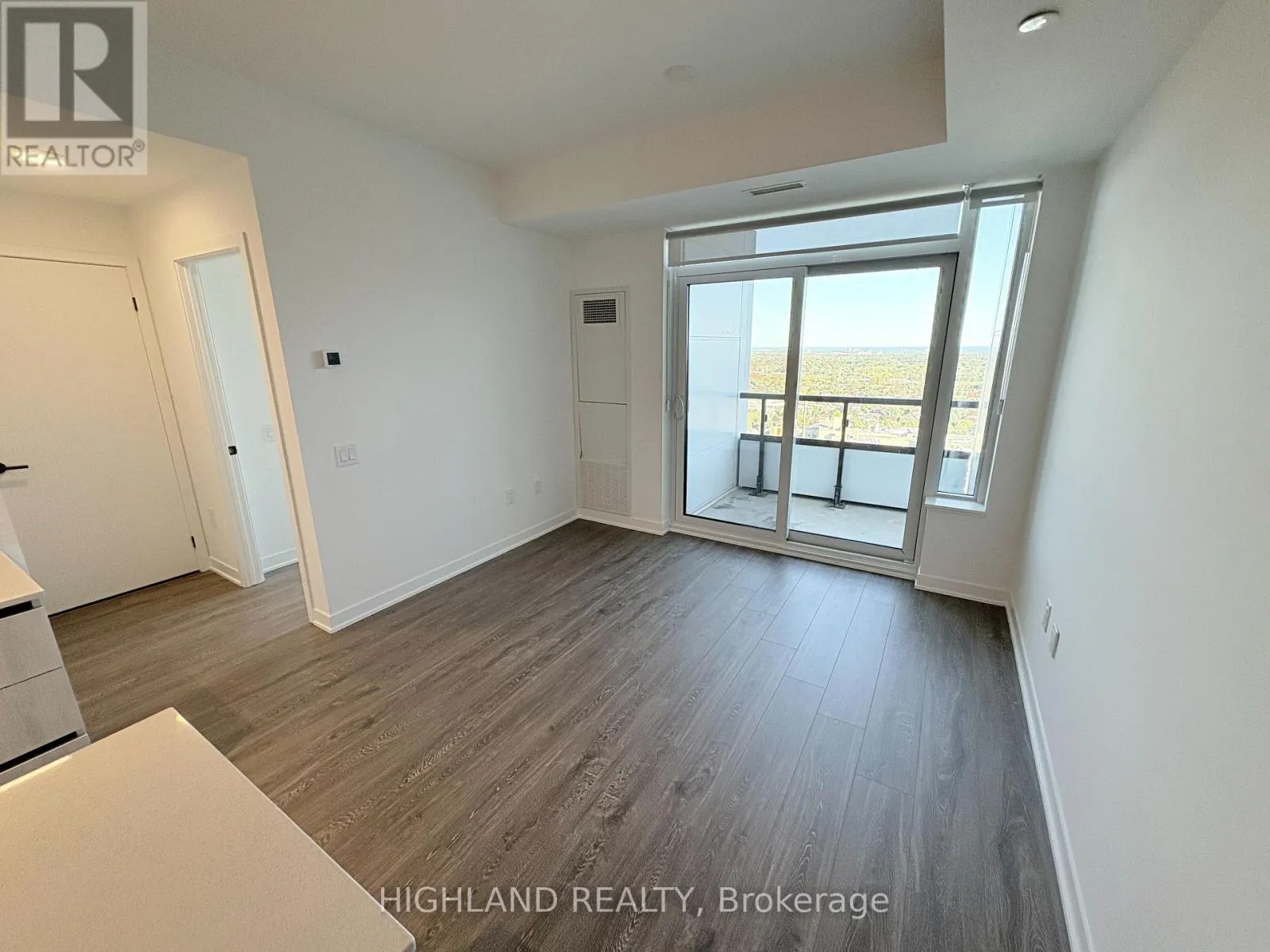 2612 - 2495 EGLINTON AVENUE W