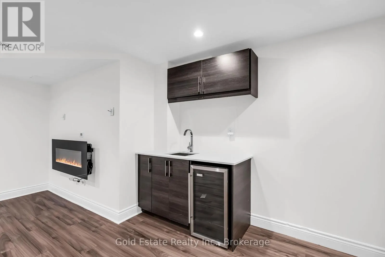 2259 MEADOWLAND DRIVE N