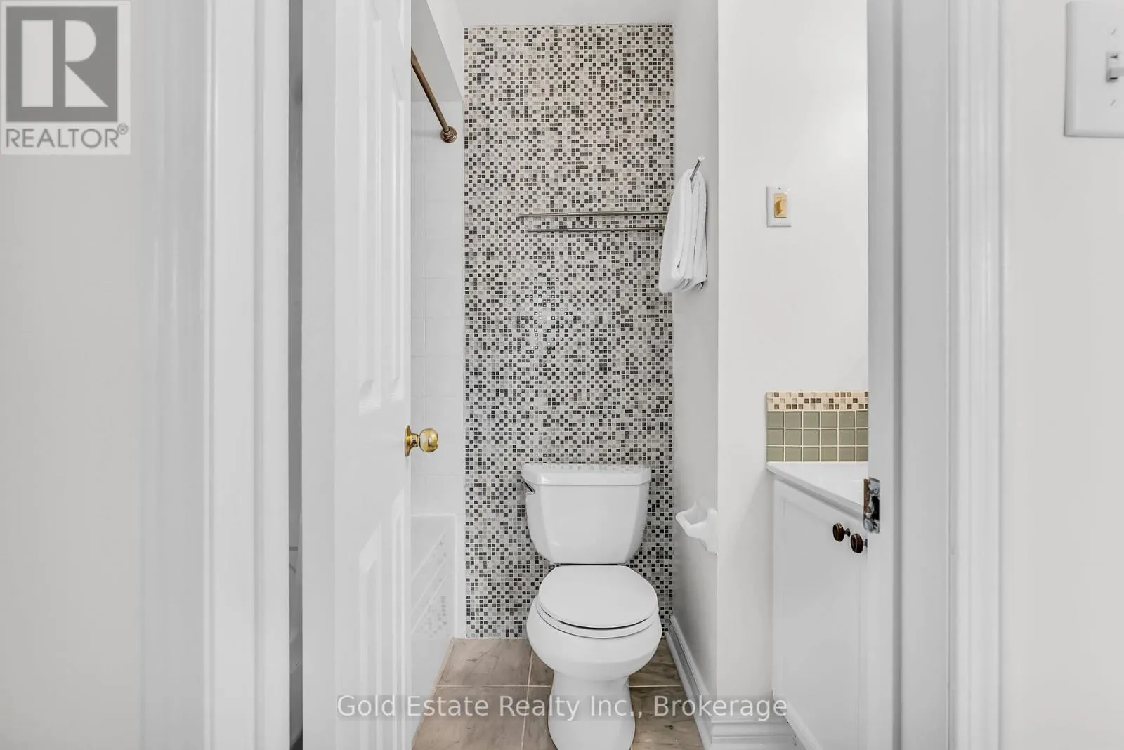 2259 MEADOWLAND DRIVE N