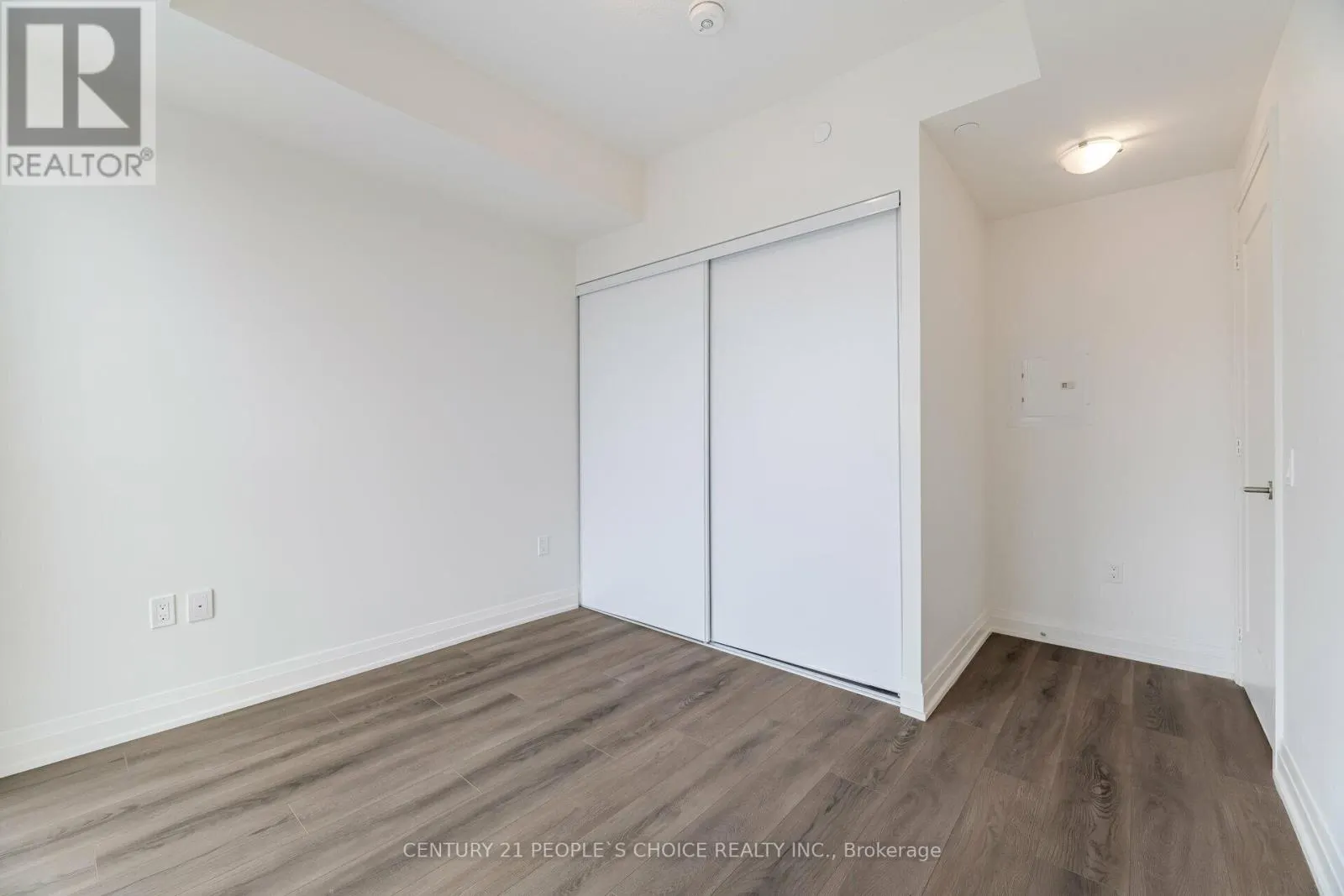 711 - 509 DUNDAS STREET W