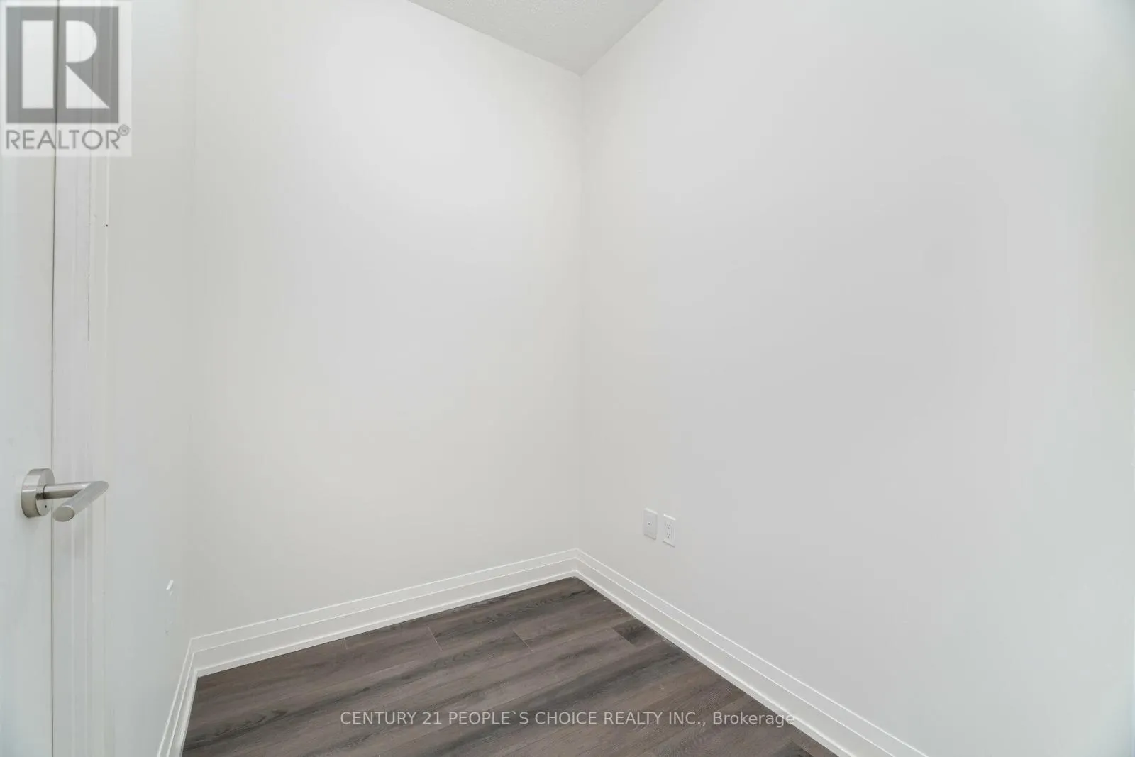 711 - 509 DUNDAS STREET W