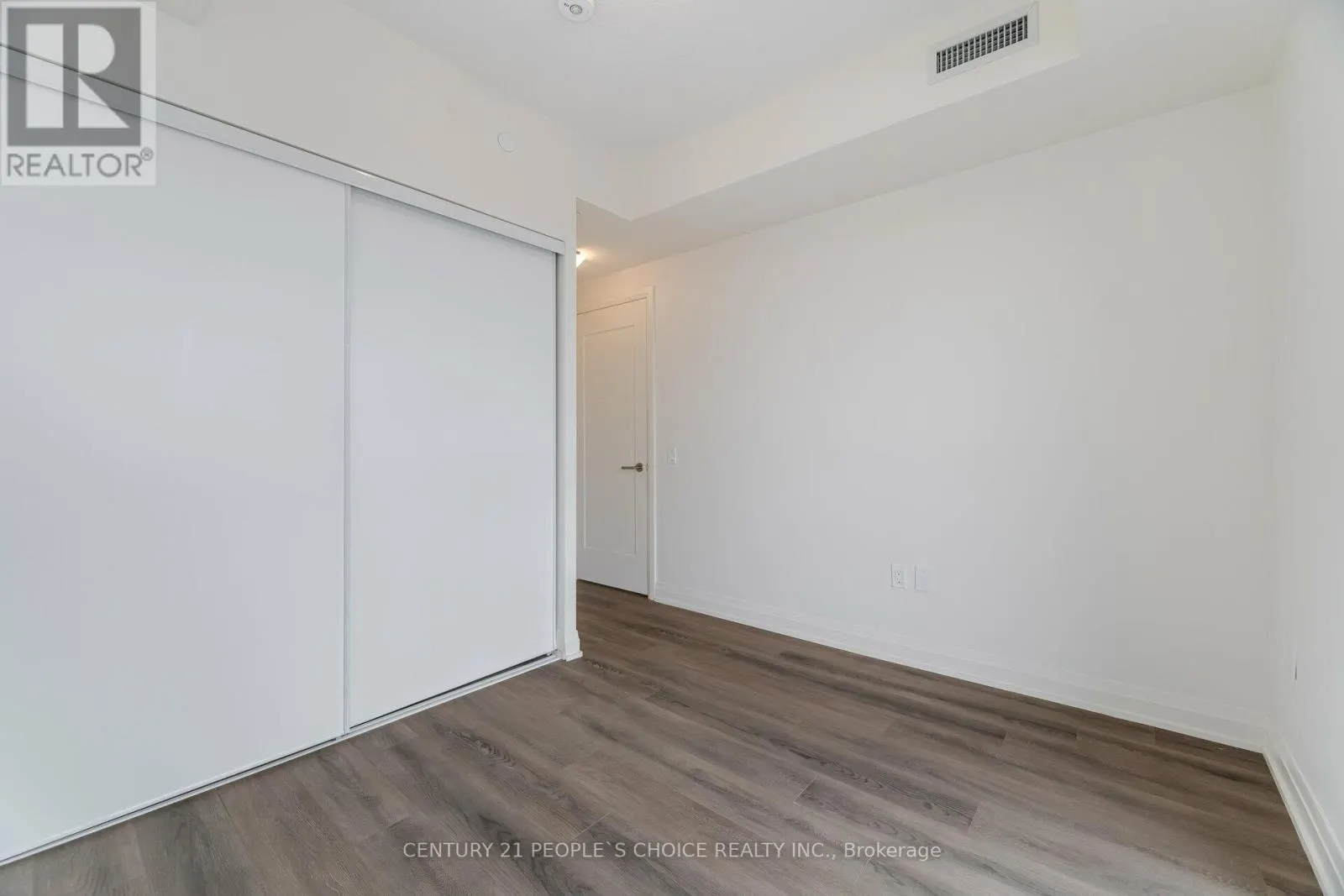 711 - 509 DUNDAS STREET W