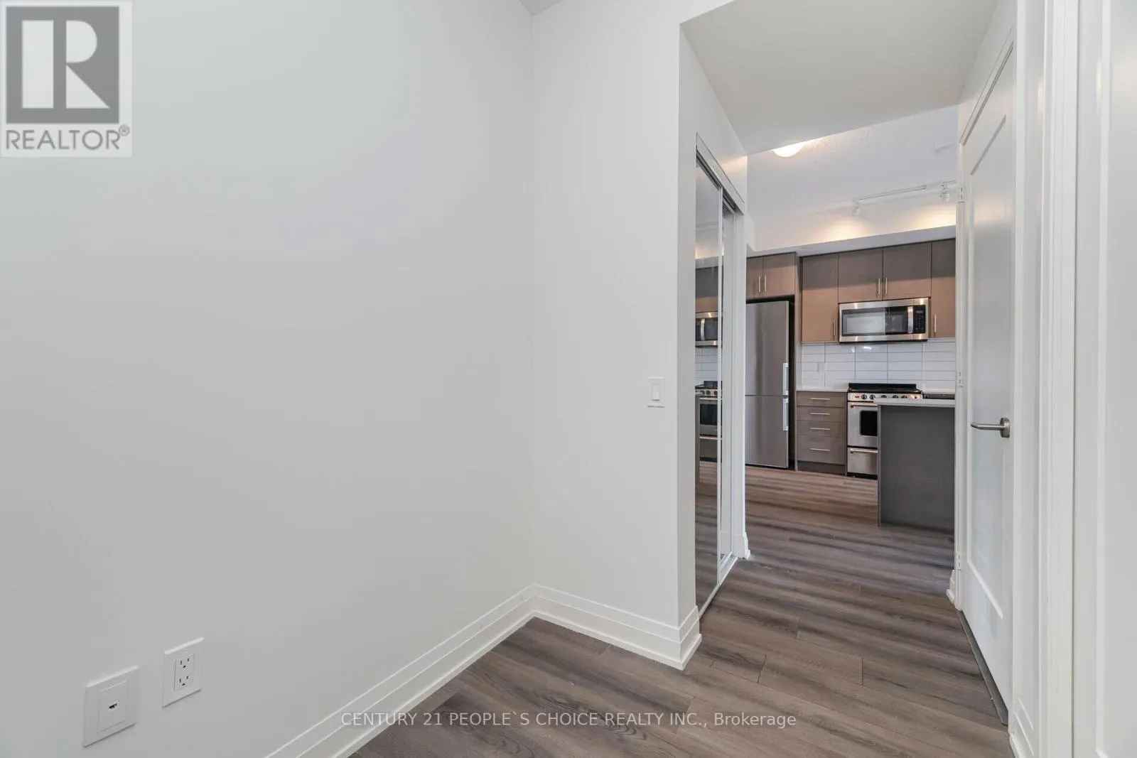 711 - 509 DUNDAS STREET W