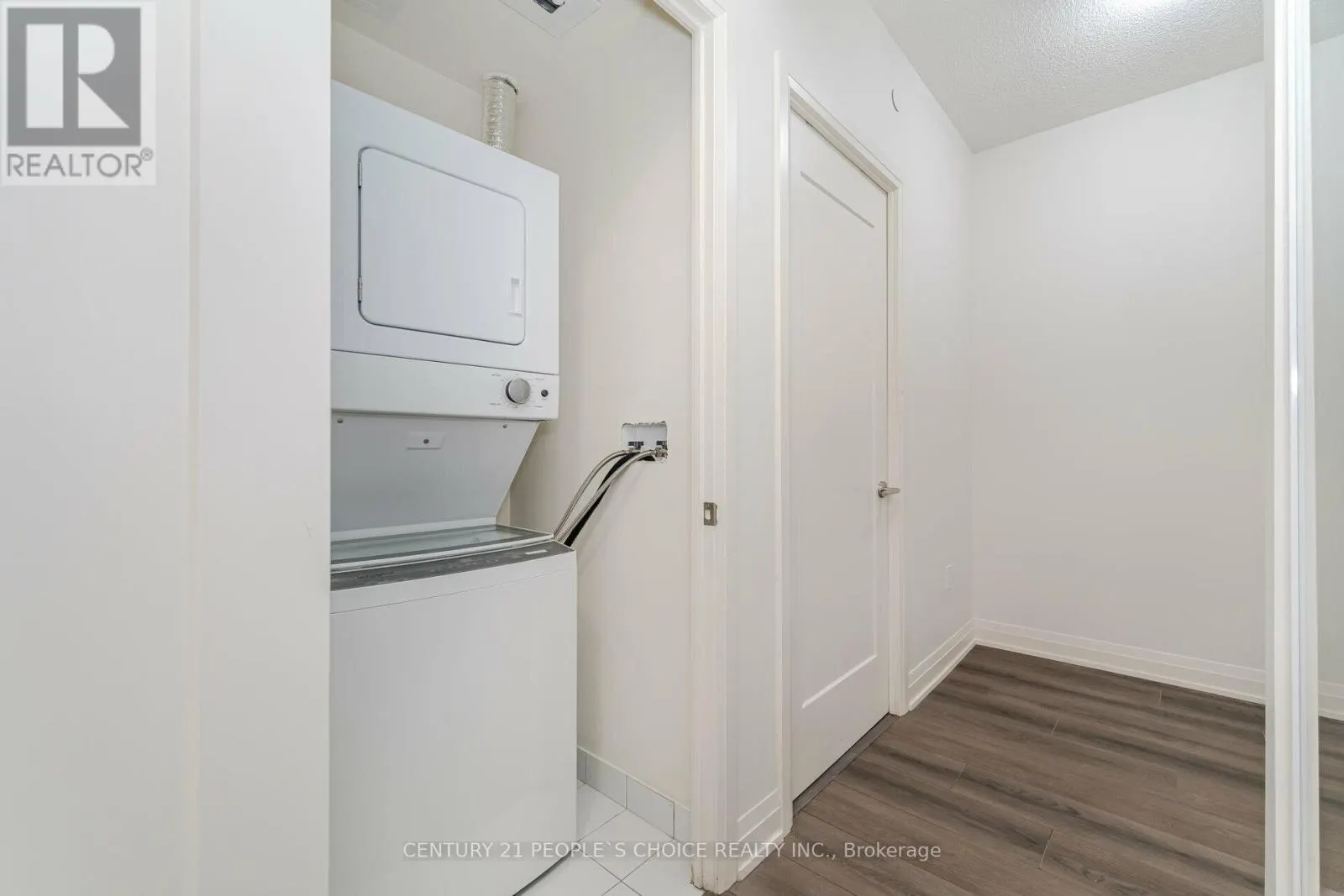 711 - 509 DUNDAS STREET W