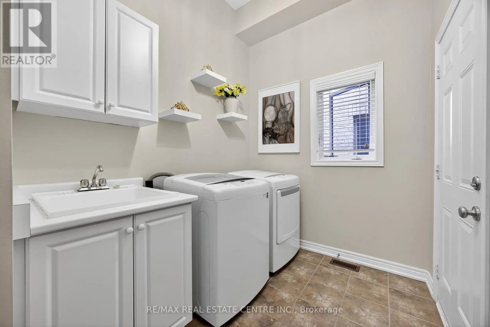 11 FIELDSTONE LANE AVENUE