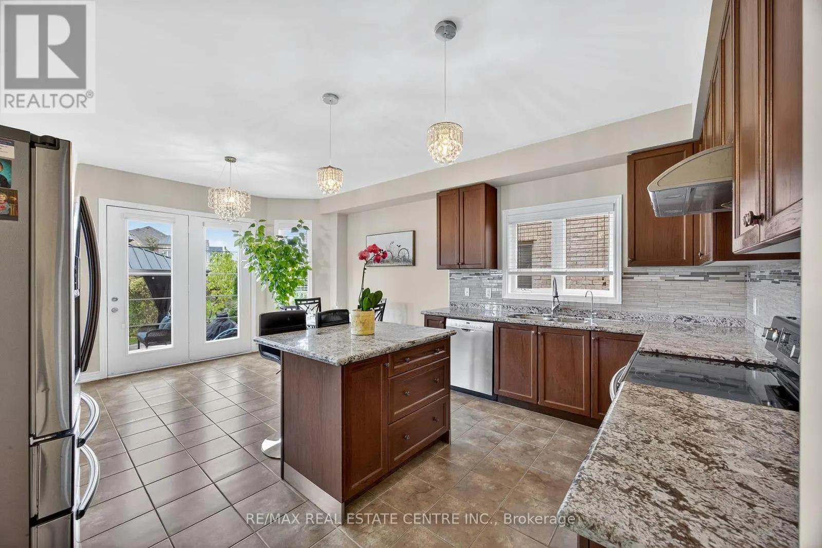 11 FIELDSTONE LANE AVENUE