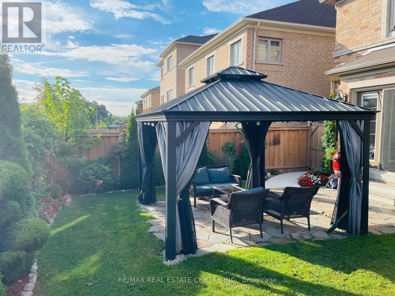 11 FIELDSTONE LANE AVENUE