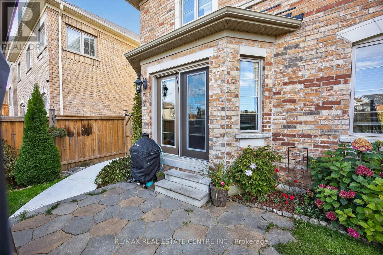 11 FIELDSTONE LANE AVENUE