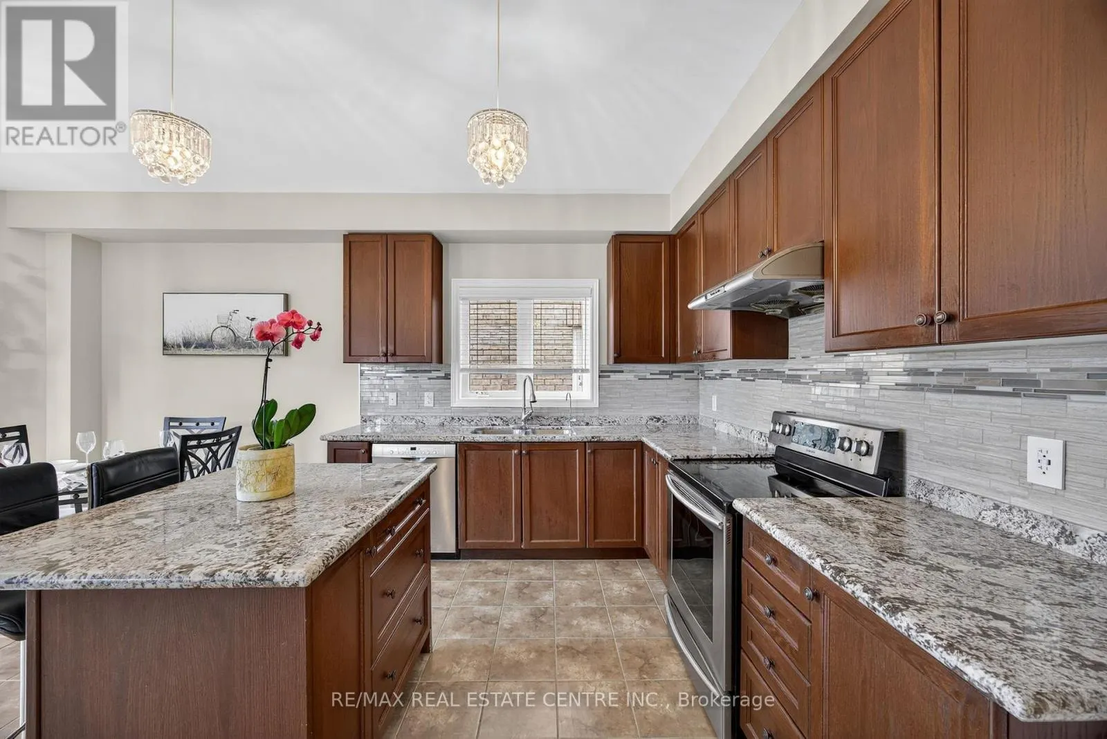 11 FIELDSTONE LANE AVENUE