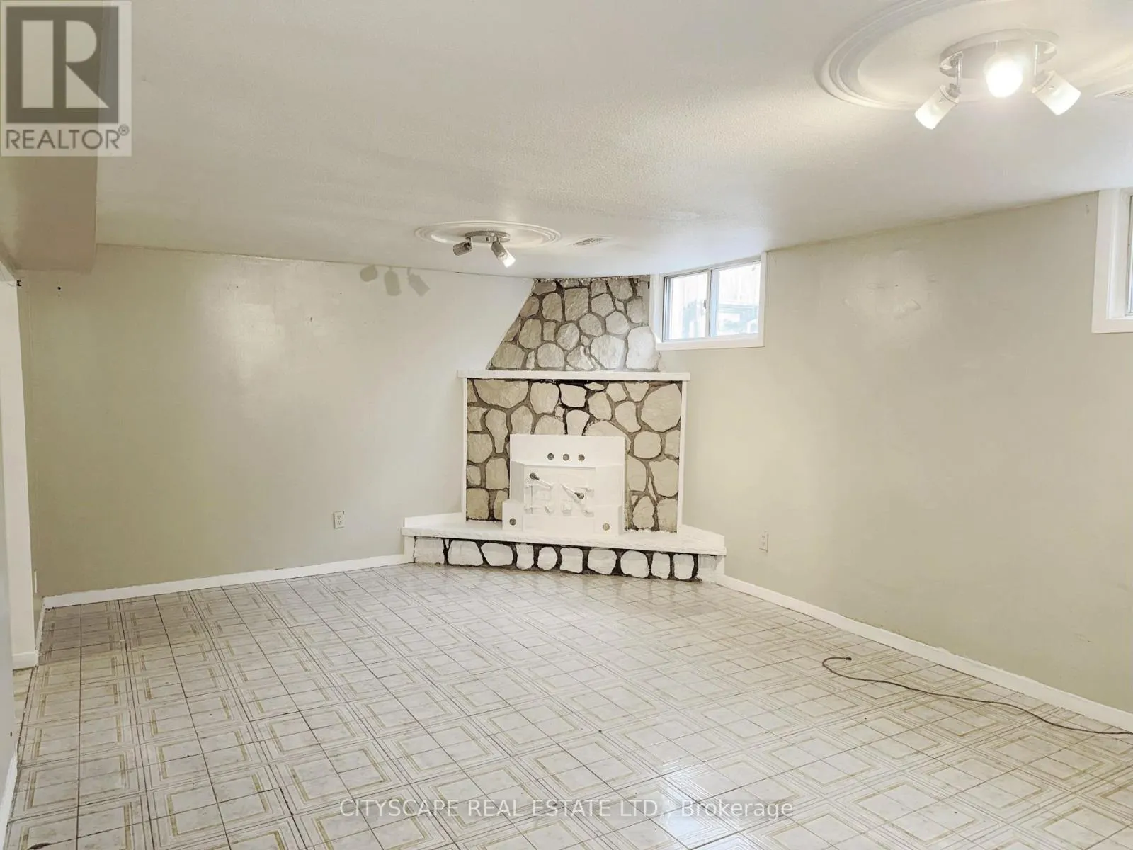 3708 WOODRUFF CRESCENT