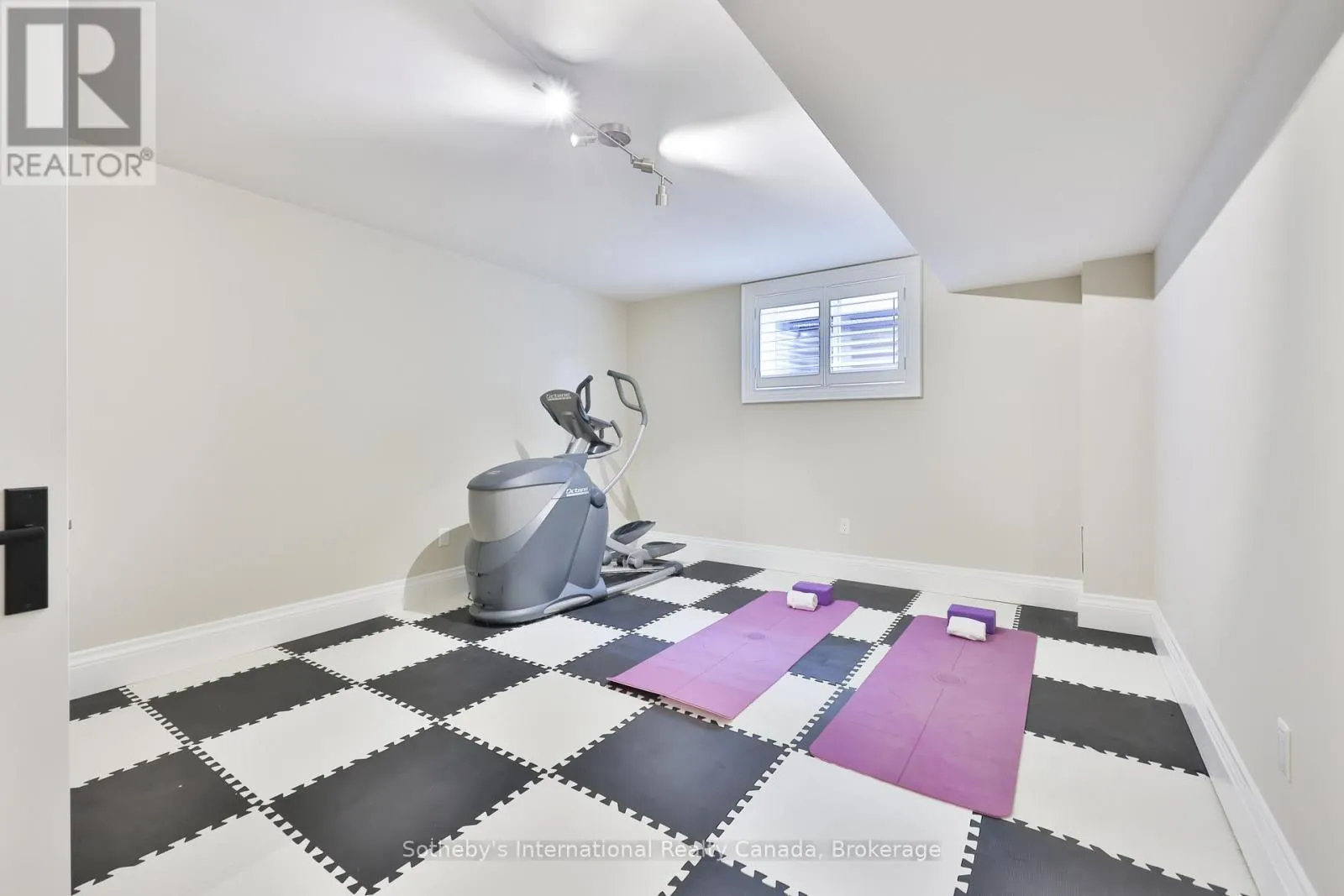 1356 THORNHILL DRIVE