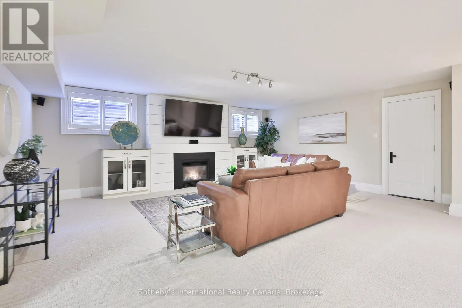 1356 THORNHILL DRIVE