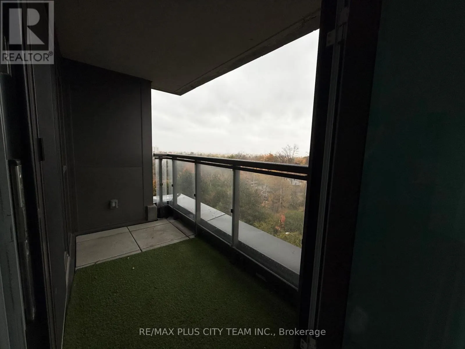 807 - 80 ESTHER LORRIE DRIVE S