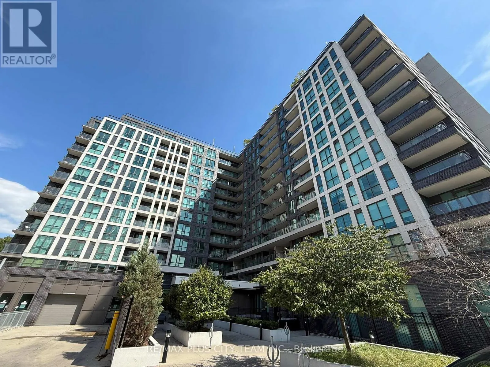 807 - 80 ESTHER LORRIE DRIVE S