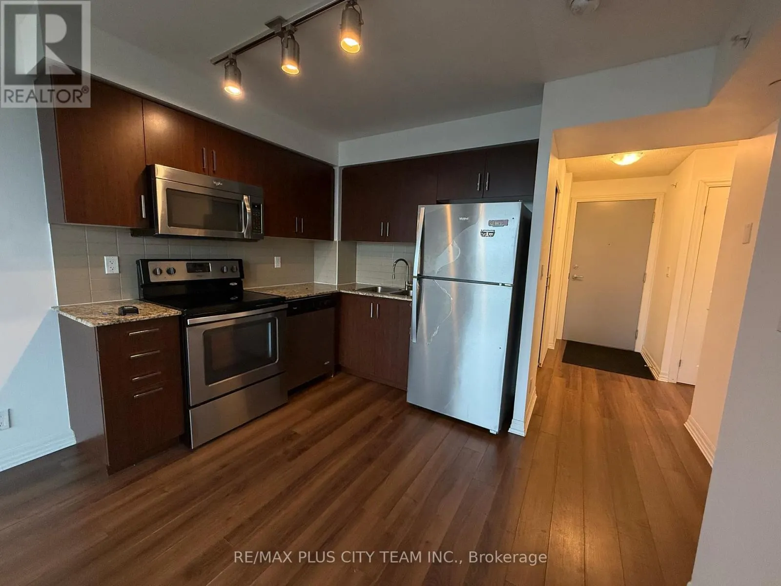 807 - 80 ESTHER LORRIE DRIVE S