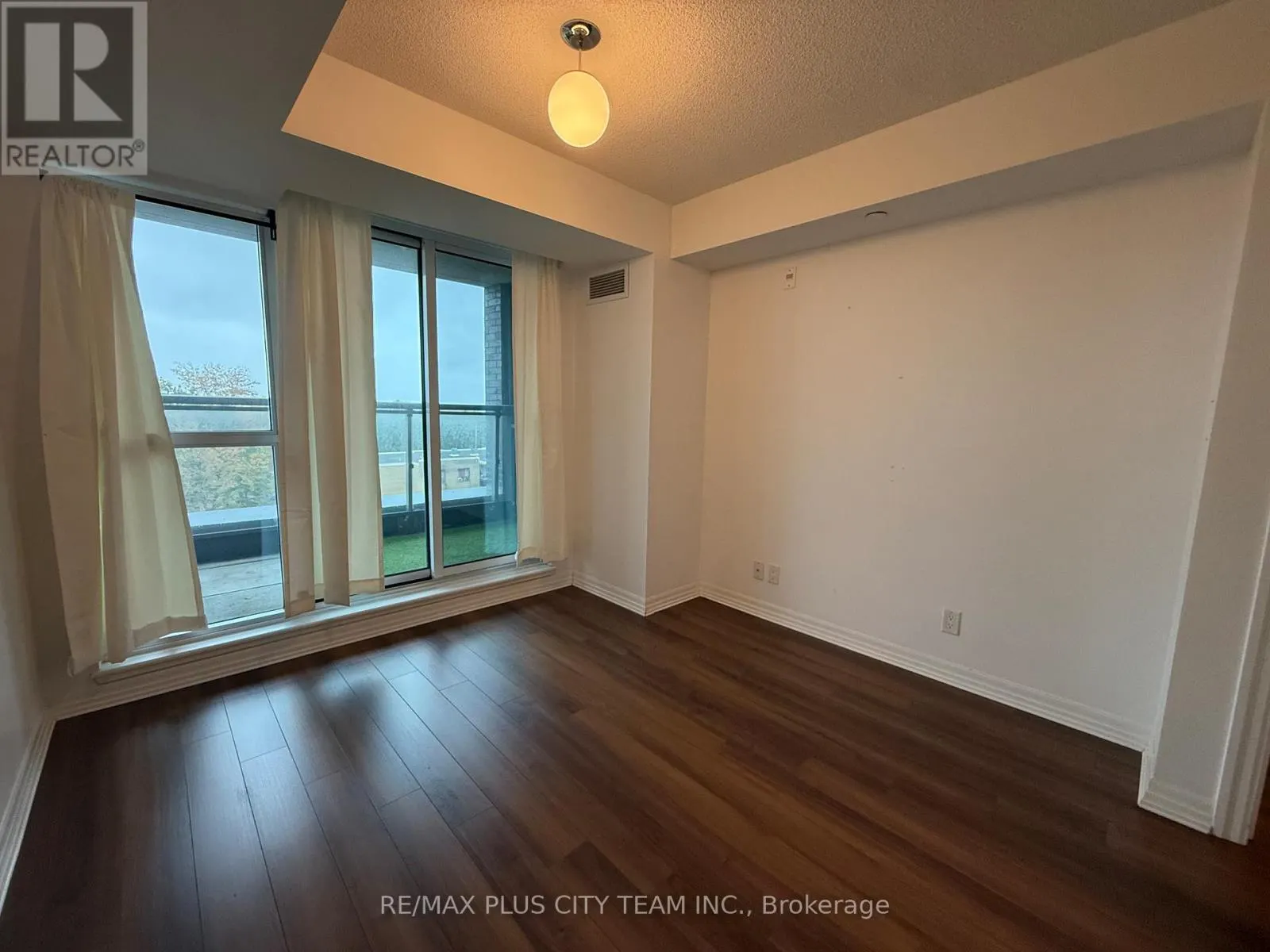 807 - 80 ESTHER LORRIE DRIVE S