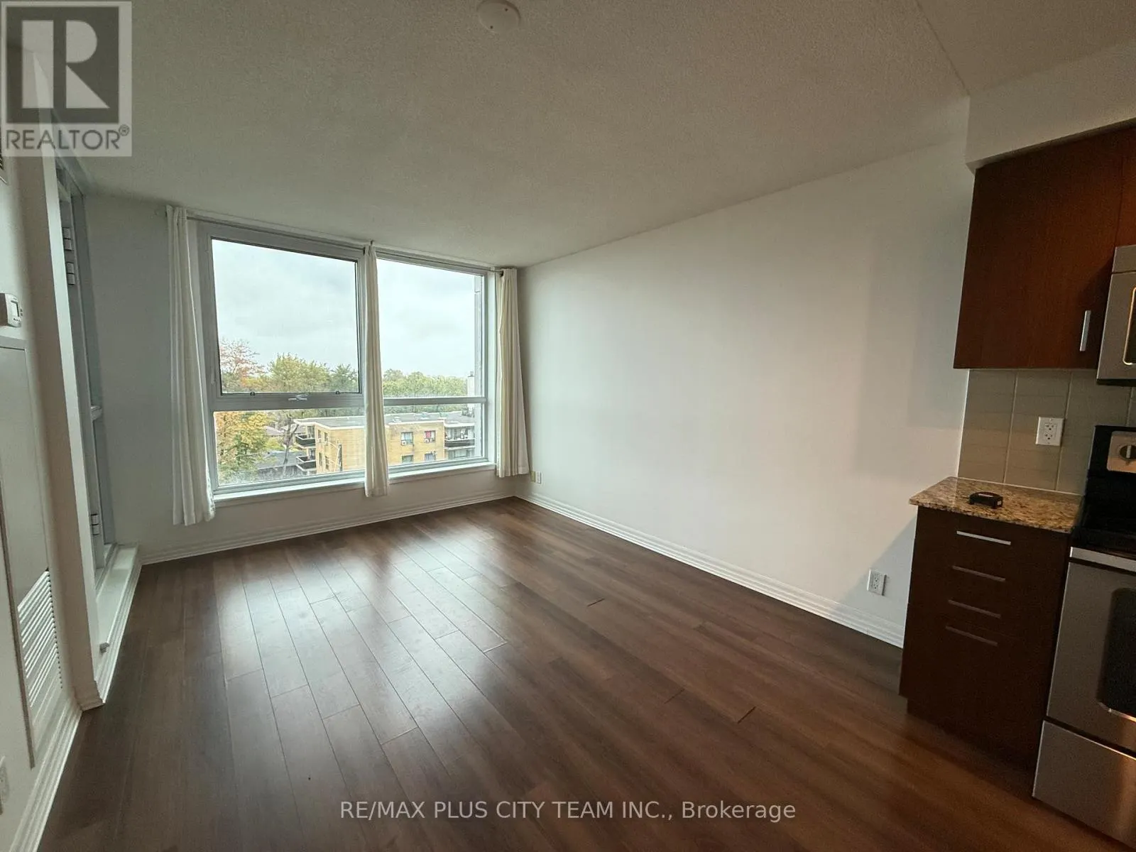 807 - 80 ESTHER LORRIE DRIVE S