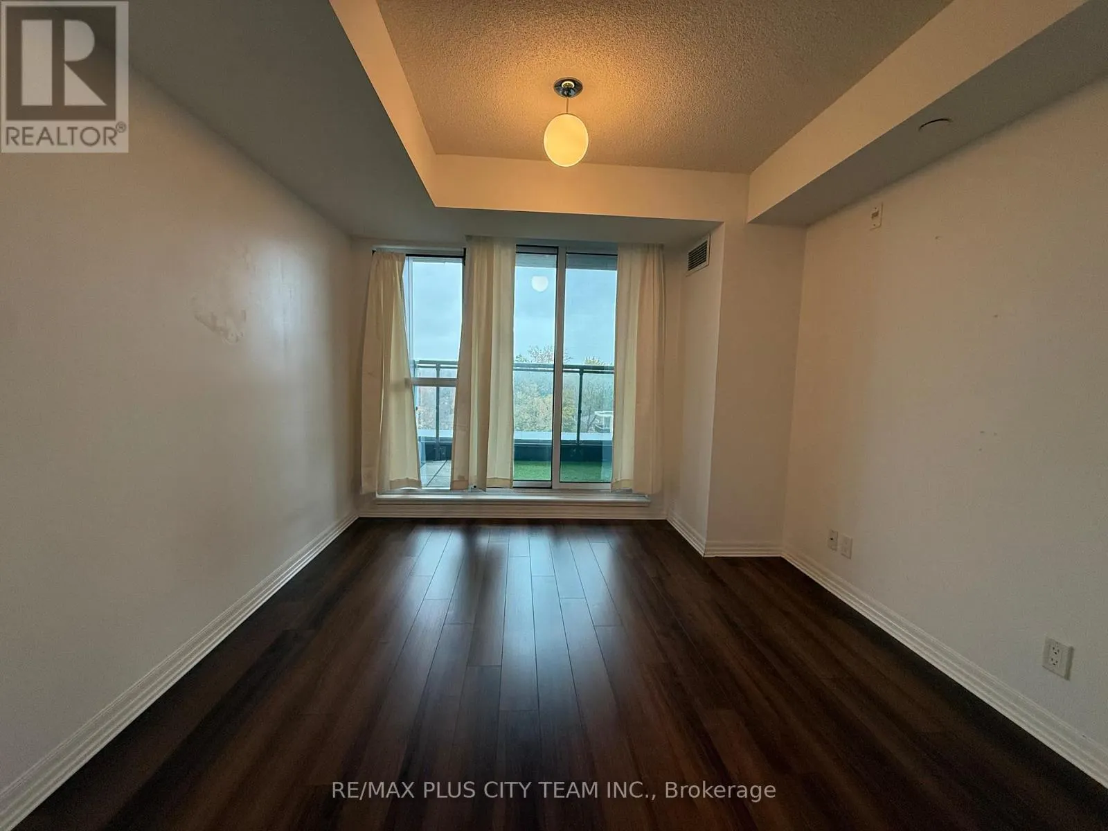 807 - 80 ESTHER LORRIE DRIVE S