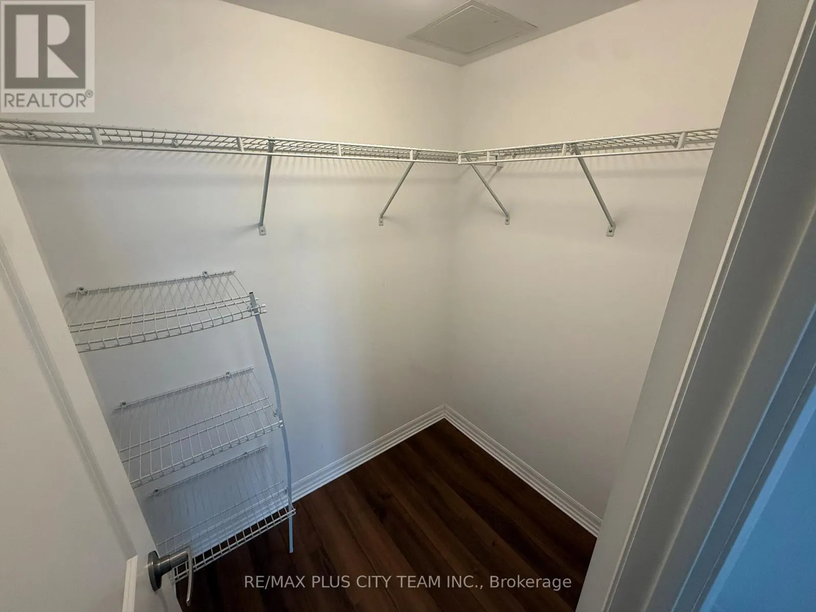 807 - 80 ESTHER LORRIE DRIVE S